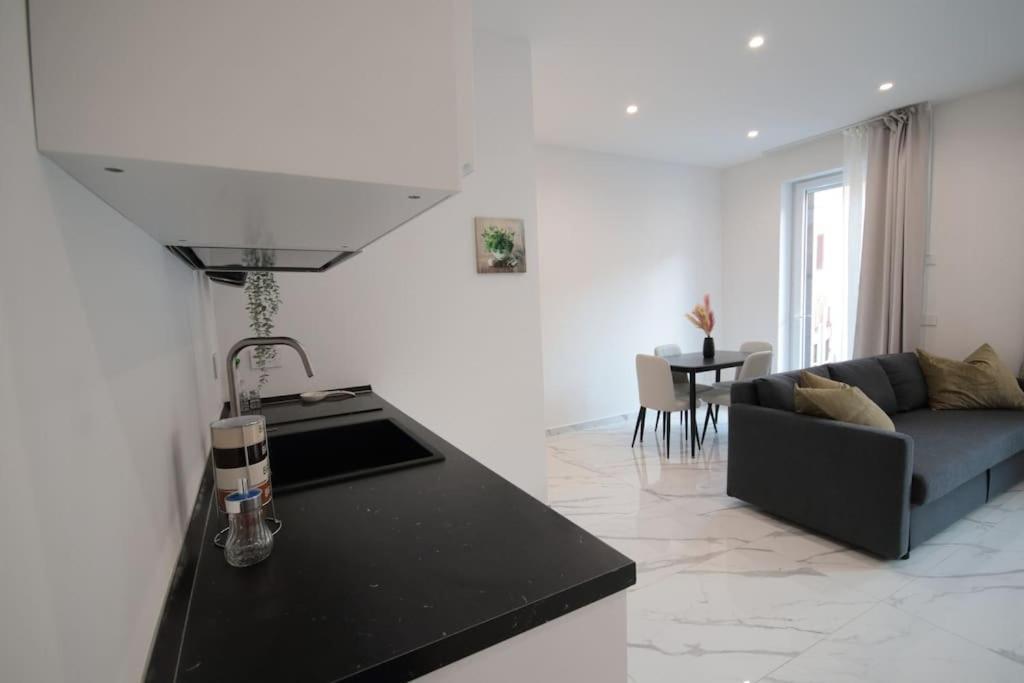 Chiaia Arcoleo House - Sofia Apartment Napoli Bagian luar foto