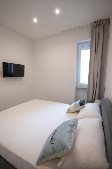 Chiaia Arcoleo House - Sofia Apartment Napoli Bagian luar foto